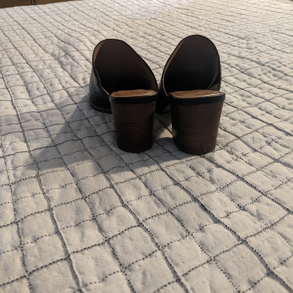 Harper Mule - Picture 2 of 6